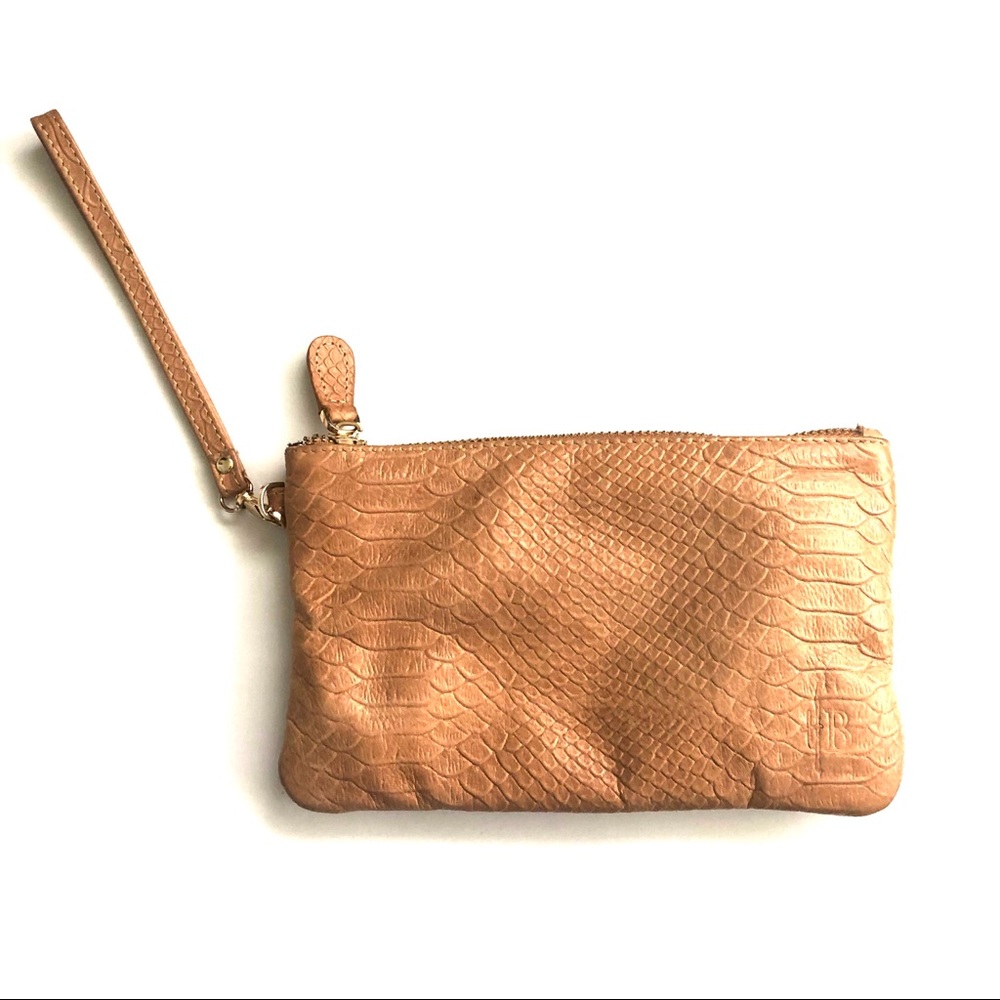 Wristlet w/ built-in removable charger